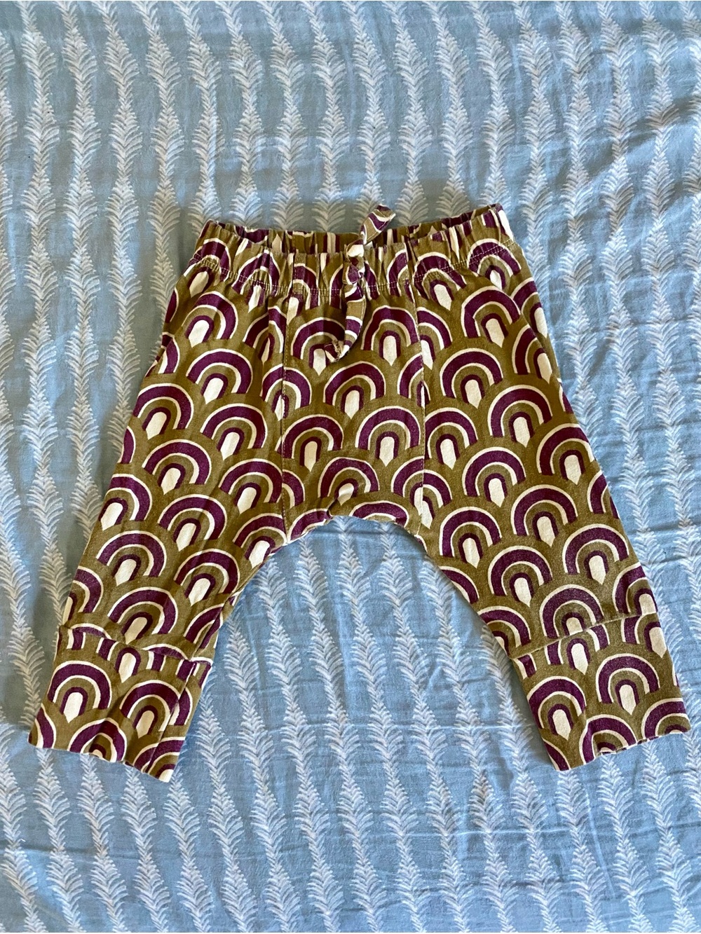 Kate Quinn 12-18M Organic Cotton Unisex Modern Rainbow Printed Harem Panda Pants